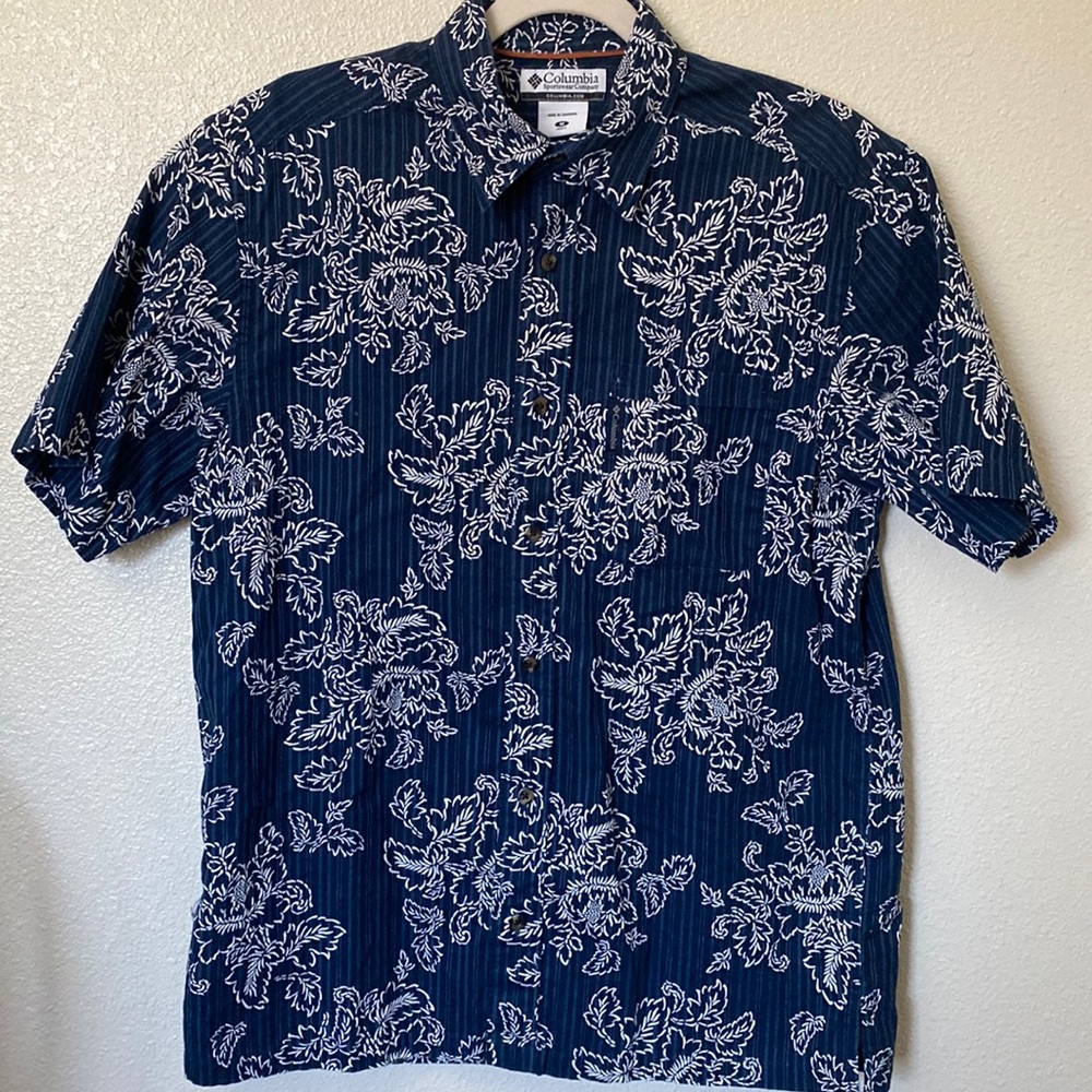 Medium Men’s SS Button Down Shirt